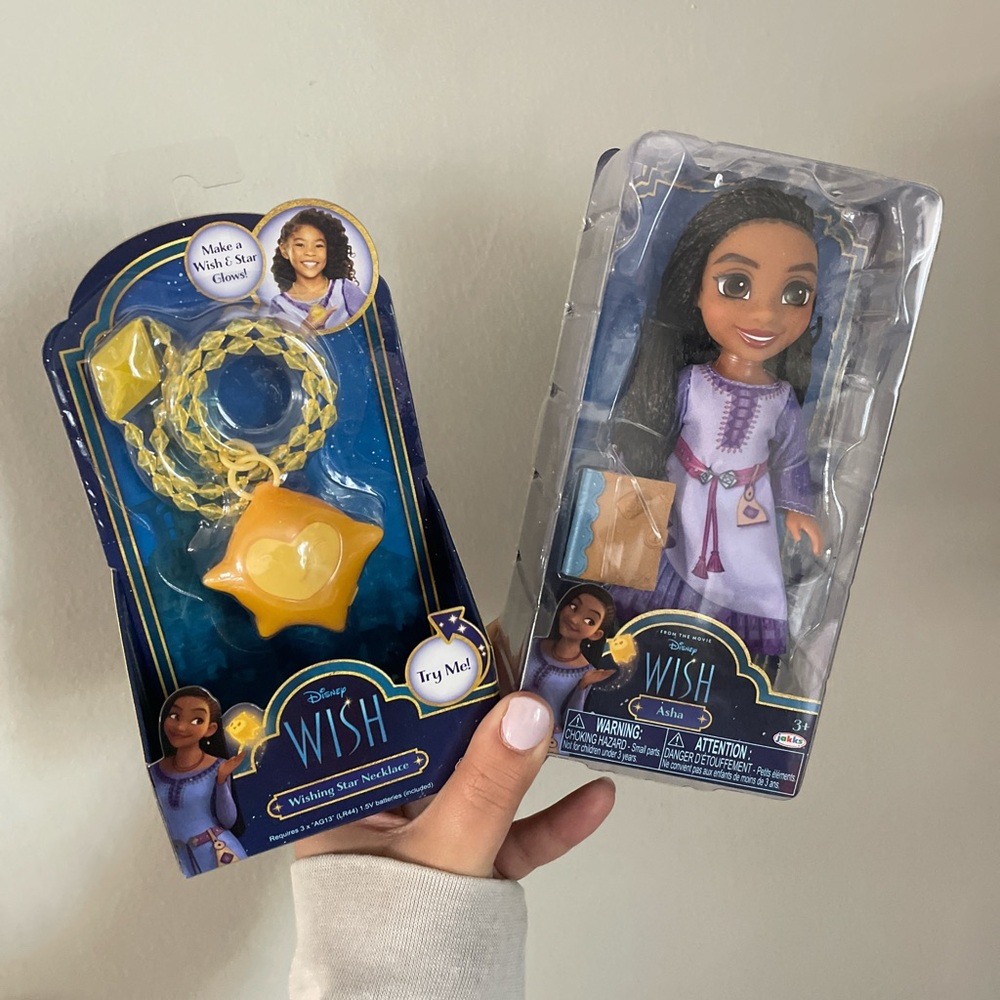 Disney Wish Star Necklace and Asha Doll in Purple